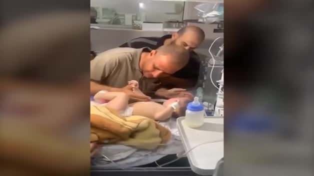 İsrail katliamından sağ kurtulan bebeğine kavuşma anı kamerada