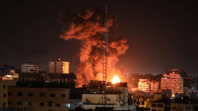 İşgalci İsrail Gazze'ye gece boyu saldırılar düzenledi