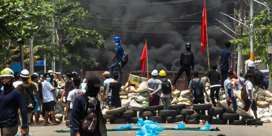 Myanmar'da darbe: Ordunun öldürdüğü protestocu sayısı 796'ya yükseldi