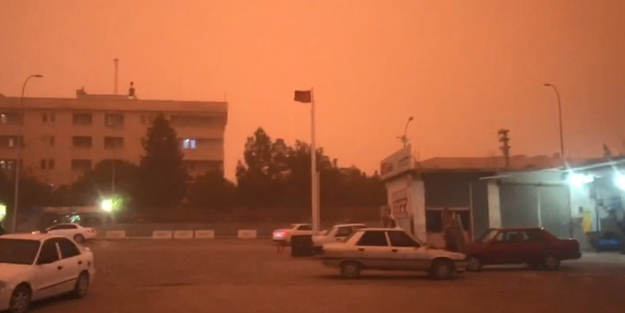 Şanlıurfa’da gökyüzünü toz bulutu kapladı: Kent merkezi kızıla boyandı