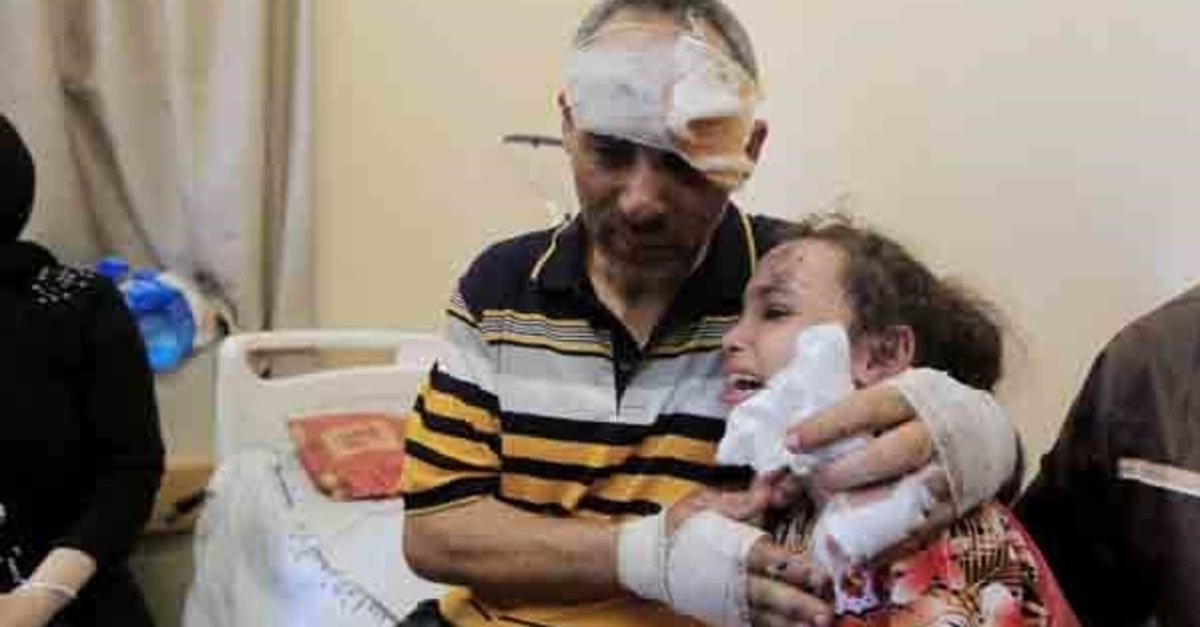 İşgalci İsrail'in insanlık dışı baskınları sürüyor... Bir anne ve kızını yaraladılar