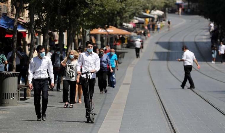 İsrail'de maske takma zorunluluğu kaldırılıyor