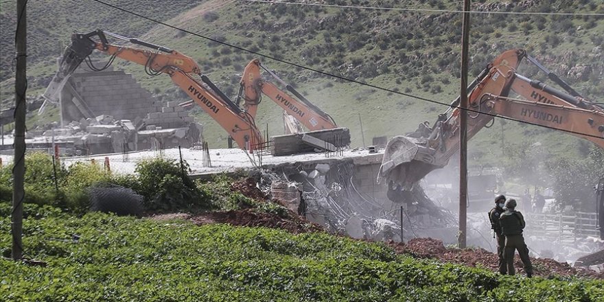 İşgalci İsrail yıkımı sürüyor: Batı Şeria'da 25 Filistinlinin yaşadığı evleri yıktı