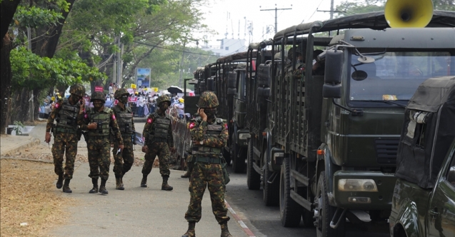 Myanmar'da en az 800 asker darbeci orduyu terk etti