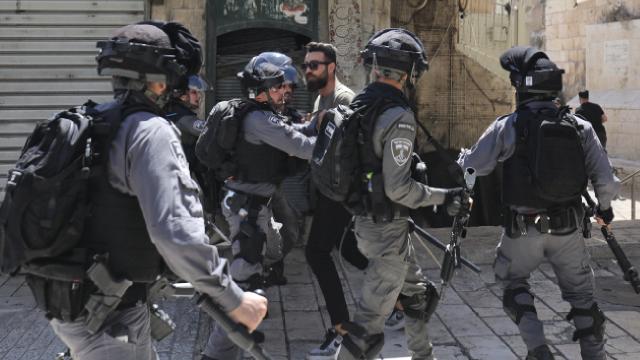 Siyonist işgalci İsrail, 13 yaşındaki Filistinli çocuğa hapis cezası verdi