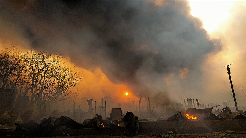 Hindistan'da Arakanlı Müslümanların kampında yangın