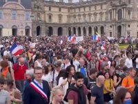 Fransa'da en az 114 bin kişi aşı zorunluluğuna karşı gösteri düzenledi