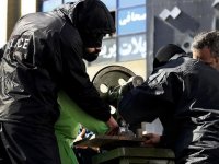 İran'da 3 kişinin 4'er parmağı hırsızlıktan kesildi