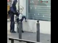 Fransız polisi engelli genci yere fırlattı (Video haber)