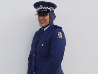 Yeni Zelanda polisi, resmi üniformasına başörtüsü ekledi