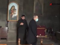 Paşinyan'ın şok anları! dua için gittiği kiliseden papaz tarafından kovuldu (Video Haber)