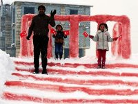 Hakkarili baba 9 yaşındaki kızı için 10 gün uğraşıp kardan Anıtkabir yaptı
