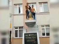 M. Kemal'in büstüne çıkıp ''Atatürk'ün evlatlarının kaslarına bakın'' diye bağırdılar (Video)