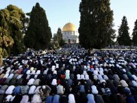 Her şeye rağmen Mescidi Aksa'da bayram namazına yüz binden fazla kişi buluştu