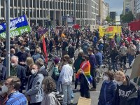 Berlin'de ''yüksek kira'' protestosu