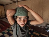 Esed rejiminin saldırılarında kolunu kaybeden küçük Rakan’ın tek hayali protez kol