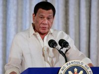Filipinler Devlet Başkanı: Aşı olmayanı hapse attırırım